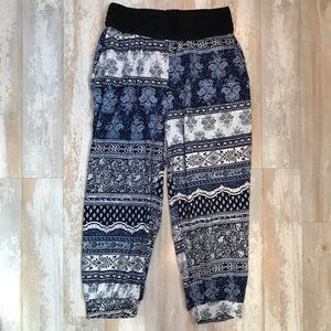 Blue patterned Capri pants, size M